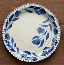 Görseli Galeri görüntüleyiciye yükleyin, XL Rustik Yatay Fırfırlı Servis Tabağı/Tepsi (36cm)