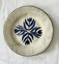 Görseli Galeri görüntüleyiciye yükleyin, Rustik Düz Tabak (18cm)