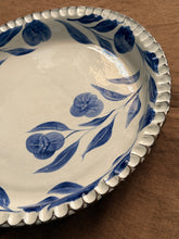 Görseli Galeri görüntüleyiciye yükleyin, XL Rustik Yatay Fırfırlı Servis Tabağı/Tepsi (36cm)
