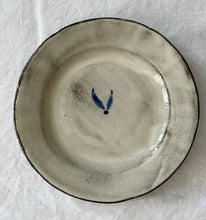 Görseli Galeri görüntüleyiciye yükleyin, Rustik Düz Tabak (18cm)