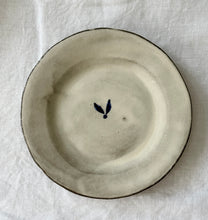 Görseli Galeri görüntüleyiciye yükleyin, Rustik Düz Tabak (18cm)